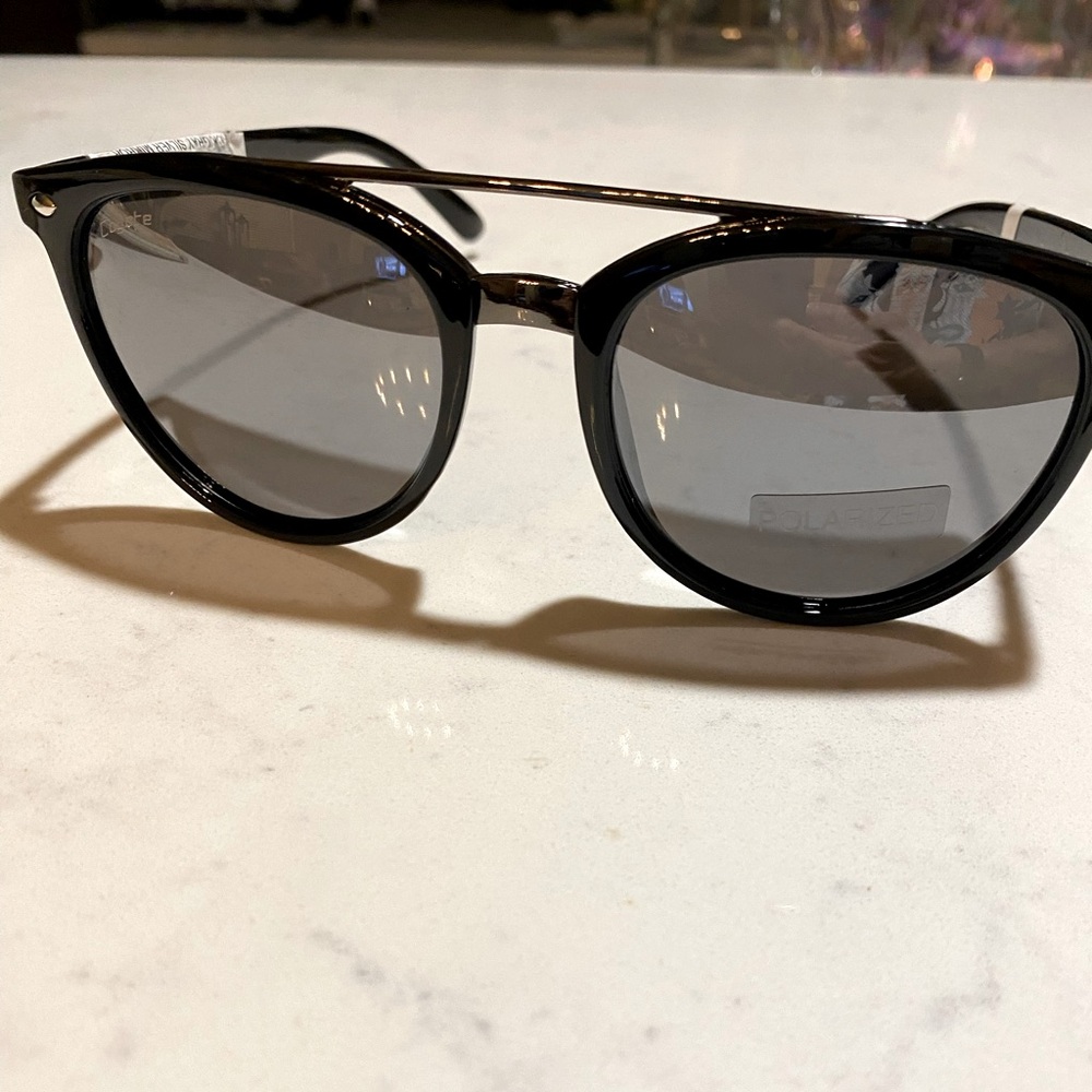 Coyote women black sunglasses brand new